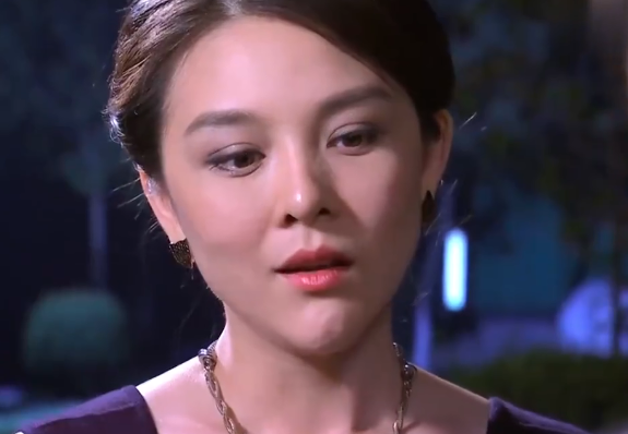 蝴蝶劫：前妻发达了，无赖前夫竟来纠缠，幸好被现任碰到